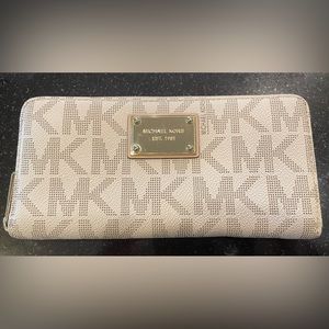 Michael Kors Jet Set Continental wallet